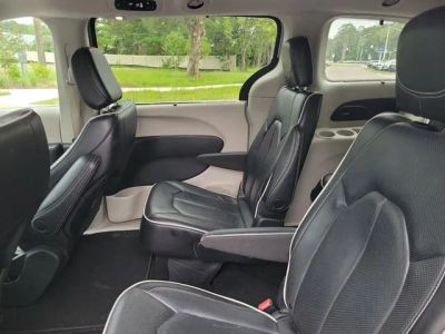 2023 Chrysler Pacifica — photo 30 view