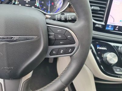 2023 Chrysler Pacifica — photo 18 view