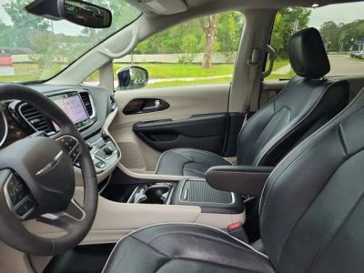 2023 Chrysler Pacifica — photo 14 view