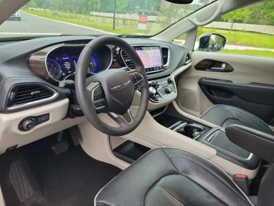 2023 Chrysler Pacifica — photo 13 view
