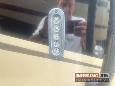2022 Reatta 37K — photo 10 view