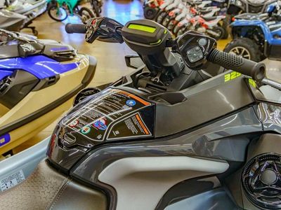 2026 Sea-Doo RXT-X 325 Ice Metal / Manta Green - Photo 5