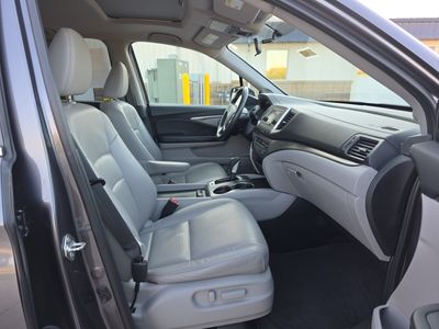 2019 Honda Ridgeline — photo 9 view