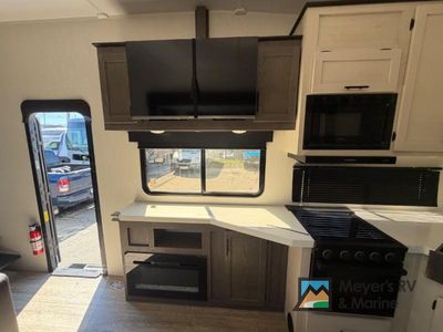 2025 Forest River RV Cherokee Arctic Wolf - Photo 29