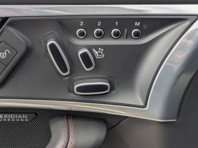 2019 Jaguar F-TYPE — photo 13 view