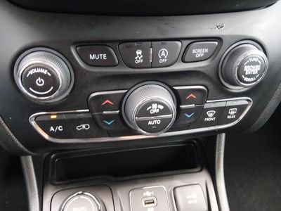 2022 Jeep Cherokee - Photo 21