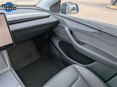 2026 Tesla Model Y - Photo 14