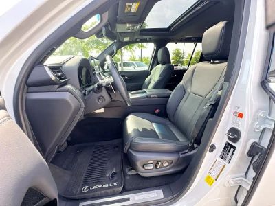 2024 Lexus LX - Photo 19