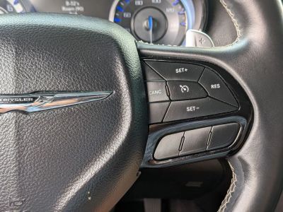 2018 Chrysler 300 - Photo 17