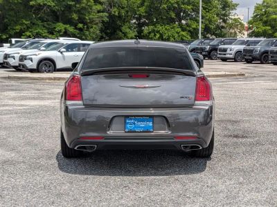2018 Chrysler 300 - Photo 5