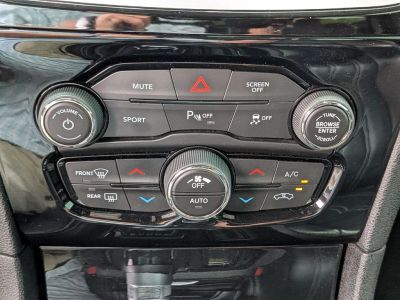 2018 Chrysler 300 - Photo 16