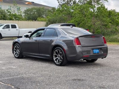 2018 Chrysler 300 - Photo 3