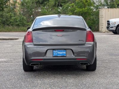 2018 Chrysler 300 - Photo 4