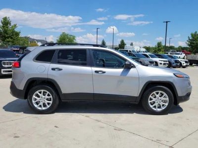 2016 Jeep Cherokee — side profile view