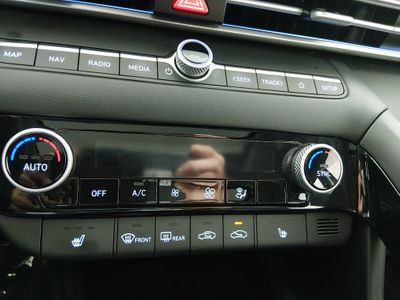 2024 Hyundai Elantra — photo 18 view
