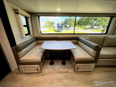 2027 Coachmen Catalina Legacy Edition — photo 9 view
