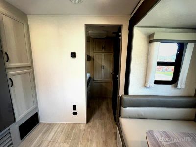 2027 Coachmen Catalina Legacy Edition — photo 15 view