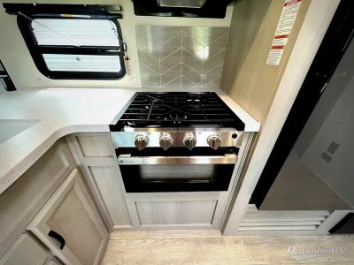 2027 Coachmen Catalina Legacy Edition — photo 12 view