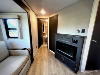 2027 Coachmen Catalina Legacy Edition — photo 17 view