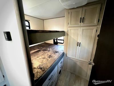 2027 Coachmen Catalina Legacy Edition — photo 16 view