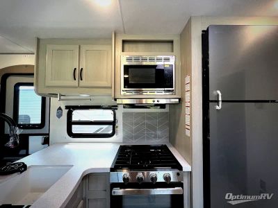 2027 Coachmen Catalina Legacy Edition — photo 13 view