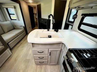 2027 Coachmen Catalina Legacy Edition — photo 11 view
