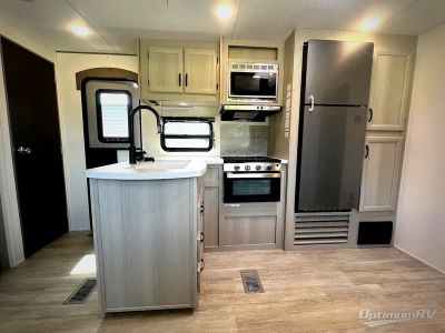 2027 Coachmen Catalina Legacy Edition — photo 10 view