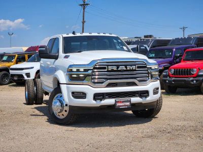 2026 RAM 5500 Chassis Cab RAM 5500 BIG HORN CHASSIS CREW CAB 4X4 60' CA in Bright White Clear-Coat Exterior Paint — front three-quarter view