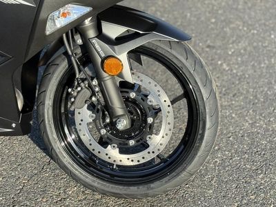2026 Kawasaki Ninja 500 ABS Metallic Flat Spark Black — photo 12 view