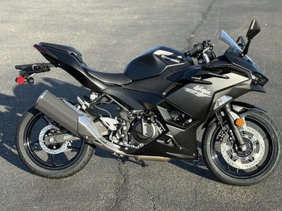 2026 Kawasaki Ninja 500 ABS Metallic Flat Spark Black — engine compartment view