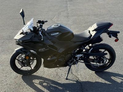 2026 Kawasaki Ninja 500 ABS Metallic Flat Spark Black — photo 7 view