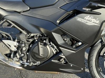 2026 Kawasaki Ninja 500 ABS Metallic Flat Spark Black — photo 13 view