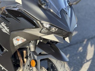 2026 Kawasaki Ninja 500 ABS Metallic Flat Spark Black — photo 11 view