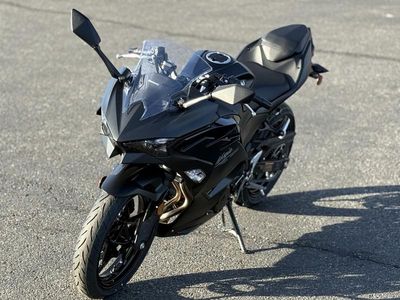2026 Kawasaki Ninja 500 ABS Metallic Flat Spark Black — side profile view