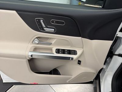 2026 Mercedes-Benz GLB — photo 17 view