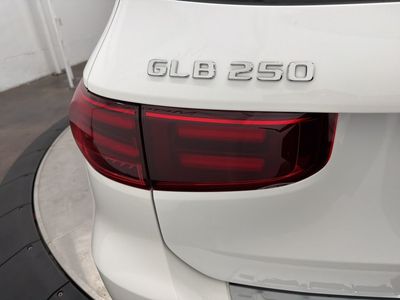 2026 Mercedes-Benz GLB — photo 11 view