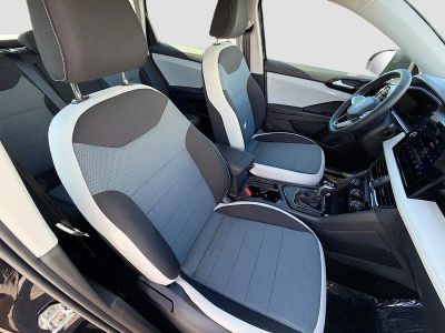2026 Volkswagen Taos — photo 13 view