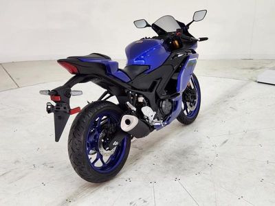 2025 Yamaha YZF-R3 - Photo 9