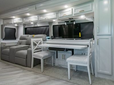 2026 Fleetwood Bounder - Photo 10