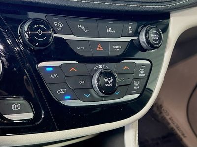 2022 Chrysler Pacifica Hybrid - Photo 23