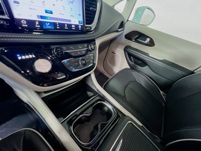 2022 Chrysler Pacifica Hybrid - Photo 25