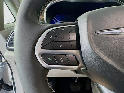 2022 Chrysler Pacifica Hybrid - Photo 17