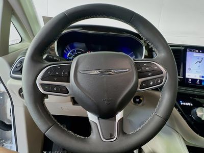 2022 Chrysler Pacifica Hybrid - Photo 16