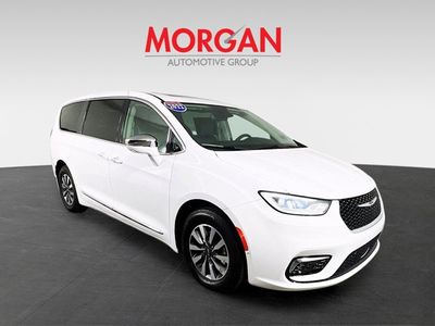 2022 Chrysler Pacifica Hybrid - Photo 2