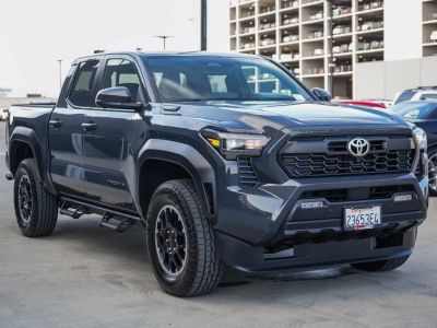 2025 Toyota Tacoma - Photo 2