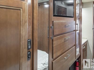 2018 Jayco Seneca — photo 23 view
