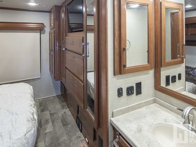 2018 Jayco Seneca — photo 22 view