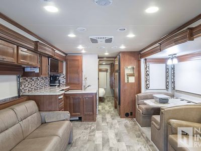 2018 Jayco Seneca — photo 17 view