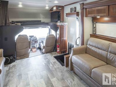2018 Jayco Seneca — photo 32 view