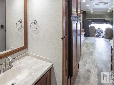2018 Jayco Seneca — photo 28 view